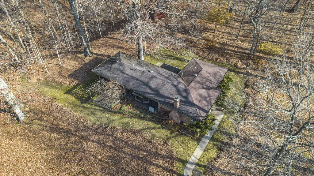 6629 W East Road Chikaming Township MI 49128