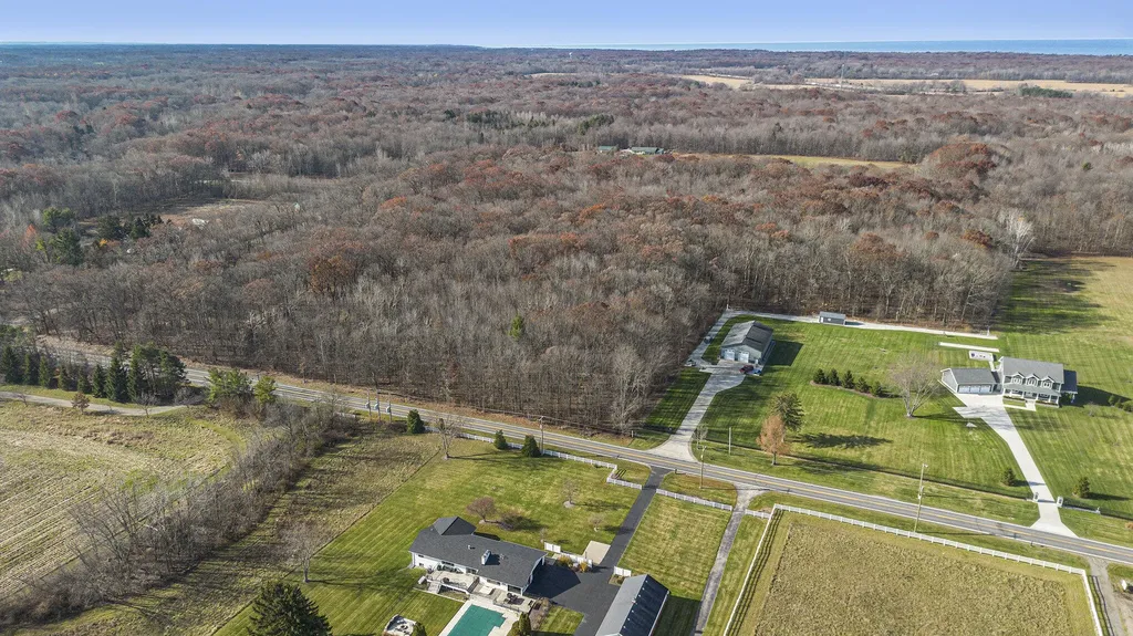 6629 W East Road Chikaming Township MI 49128