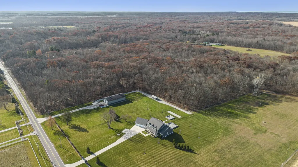 6629 W East Road Chikaming Township MI 49128