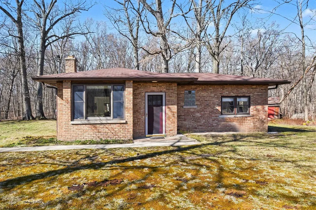6629 W East Road Chikaming Township MI 49128