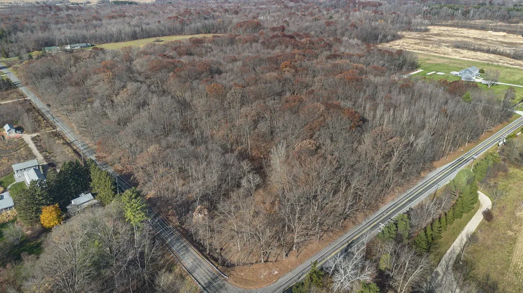 6629 W East Road Chikaming Township MI 49128