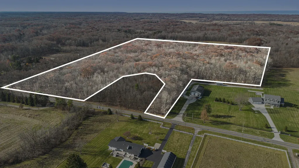 6629 W East Road Chikaming Township MI 49128