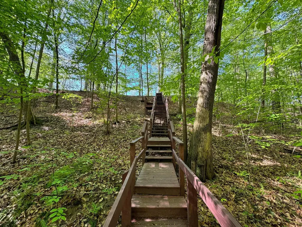 6629 W East Road Chikaming Township MI 49128