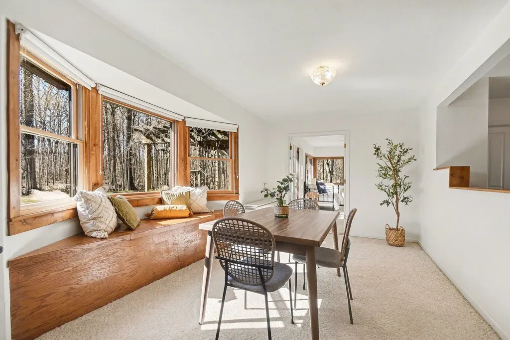 6629 W East Road Chikaming Township MI 49128