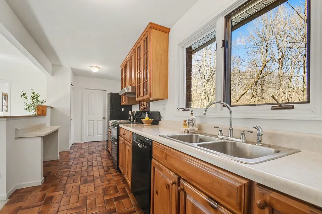 6629 W East Road Chikaming Township MI 49128