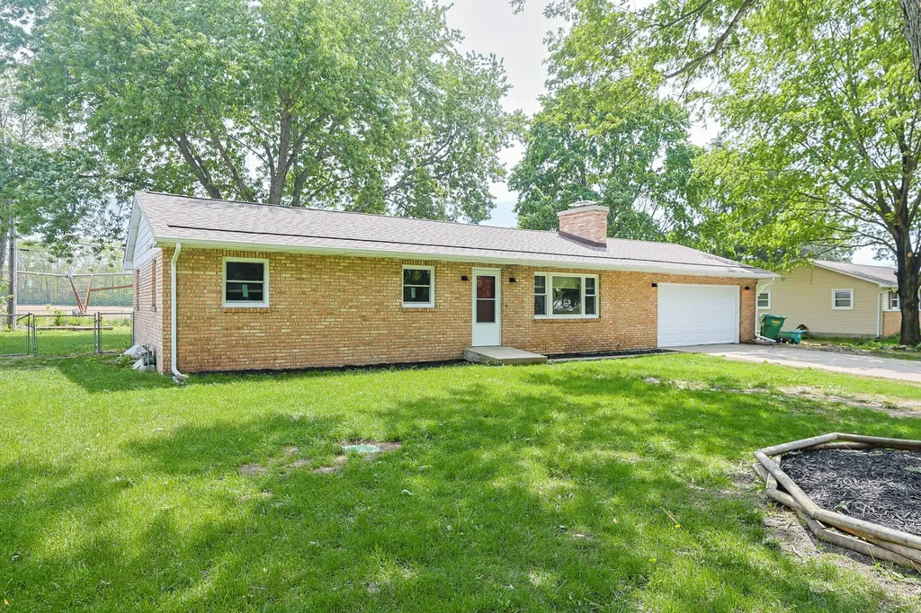 827 E Park Drive Howard Township MI 49120