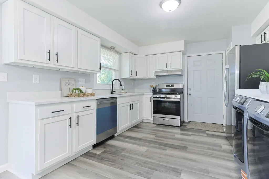 827 E Park Drive Howard Township MI 49120