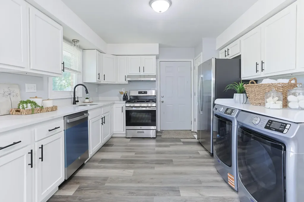 827 E Park Drive Howard Township MI 49120