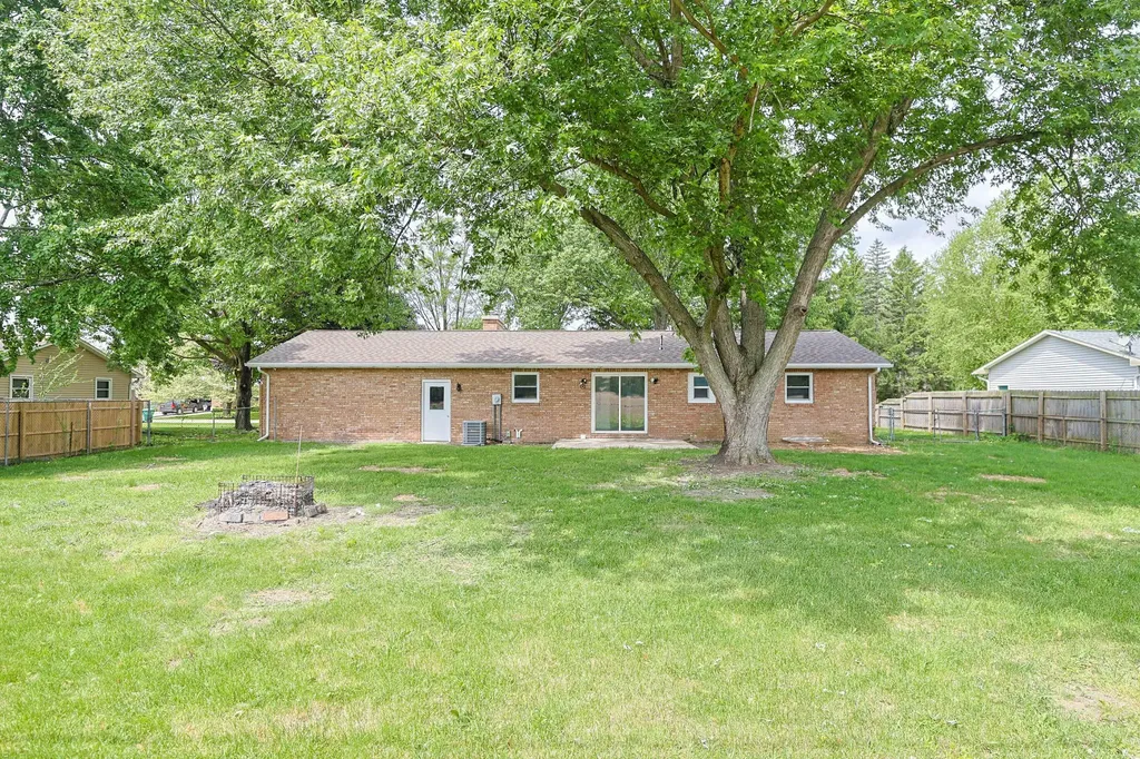 827 E Park Drive Howard Township MI 49120
