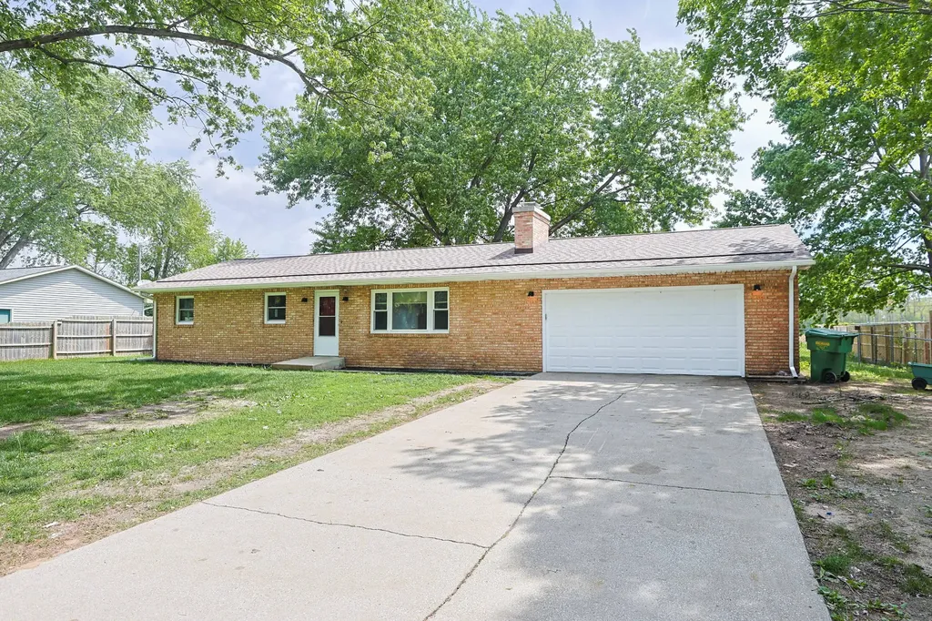 827 E Park Drive Howard Township MI 49120