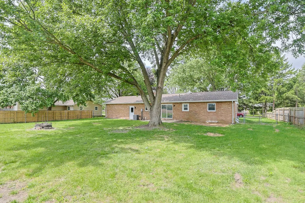 827 E Park Drive Howard Township MI 49120