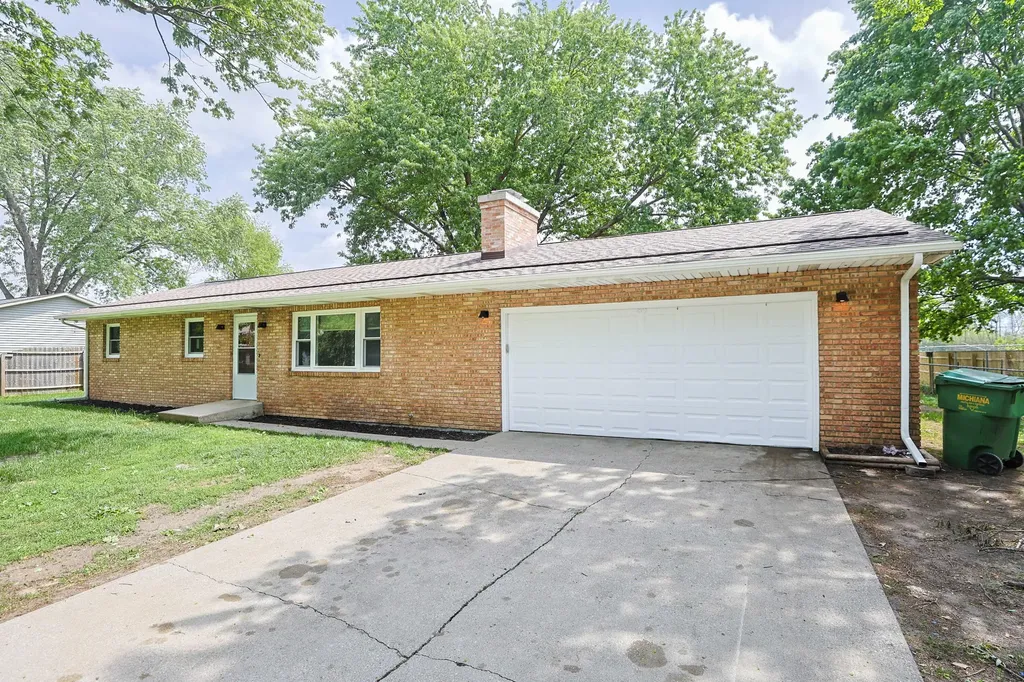 827 E Park Drive Howard Township MI 49120