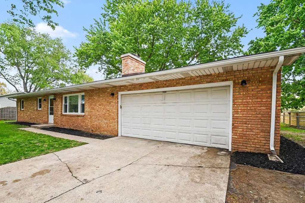 827 E Park Drive Howard Township MI 49120