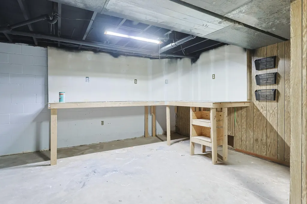 827 E Park Drive Howard Township MI 49120