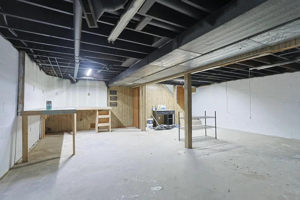827 E Park Drive Howard Township MI 49120