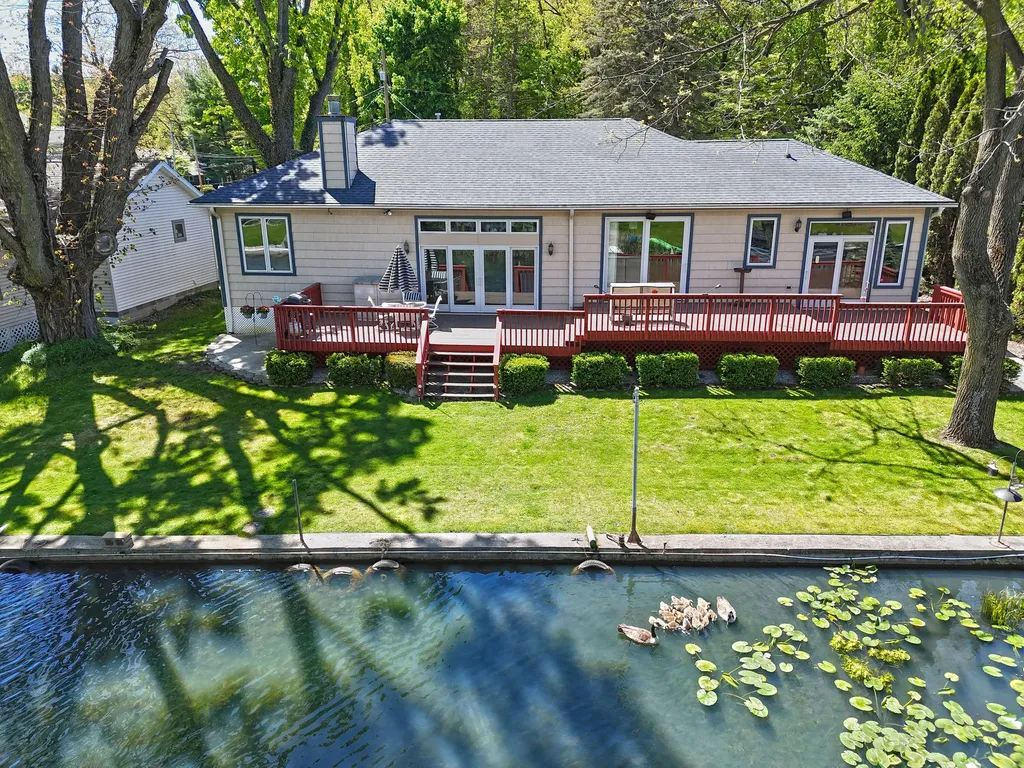 31886 W Lakeshore Drive Silver Creek Township MI 49047