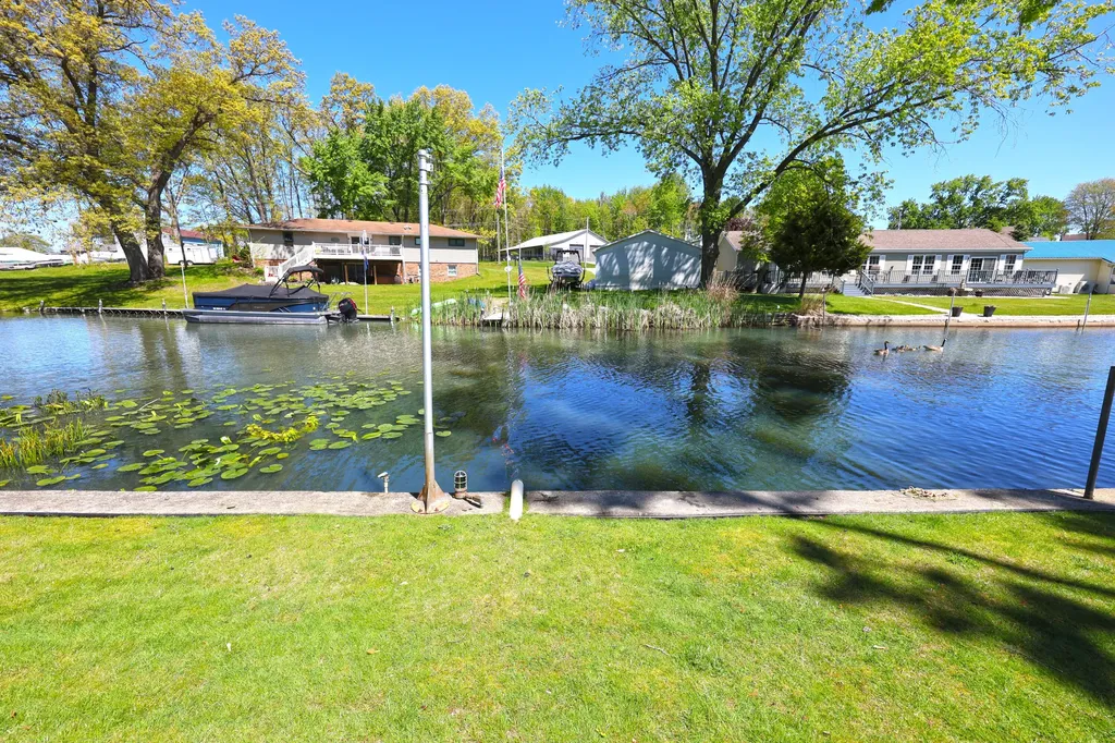 31886 W Lakeshore Drive Silver Creek Township MI 49047