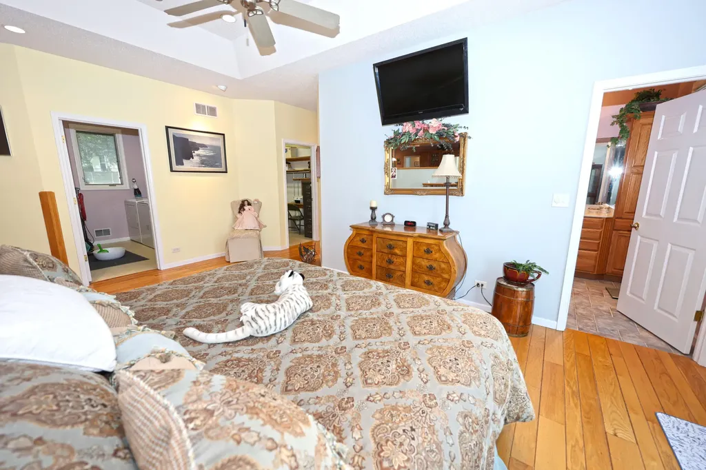 31886 W Lakeshore Drive Silver Creek Township MI 49047