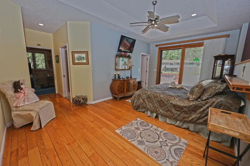 31886 W Lakeshore Drive Silver Creek Township MI 49047