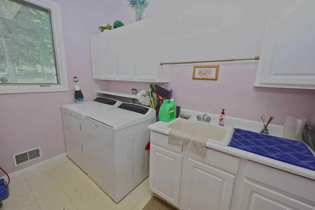 31886 W Lakeshore Drive Silver Creek Township MI 49047