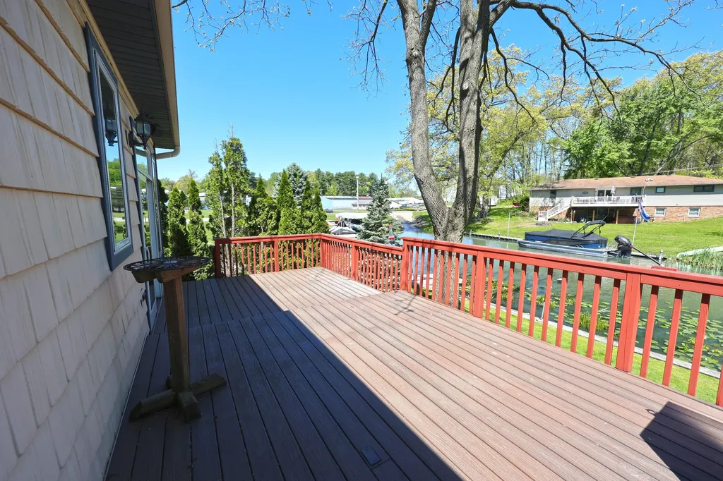 31886 W Lakeshore Drive Silver Creek Township MI 49047