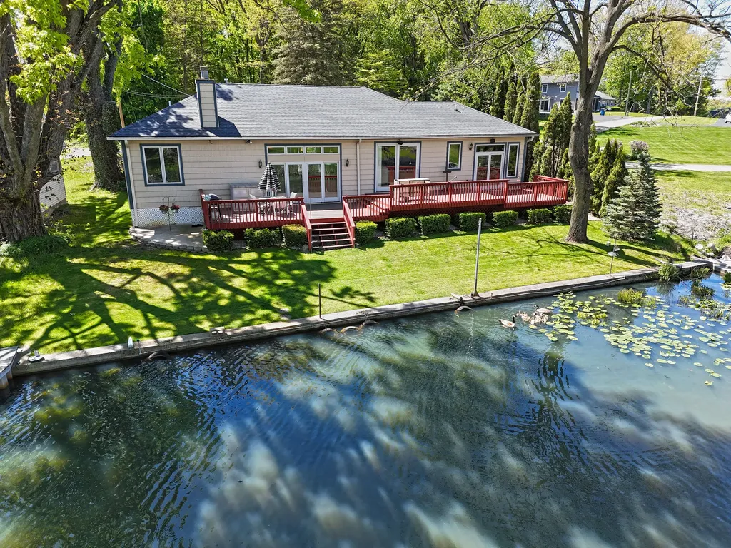 31886 W Lakeshore Drive Silver Creek Township MI 49047