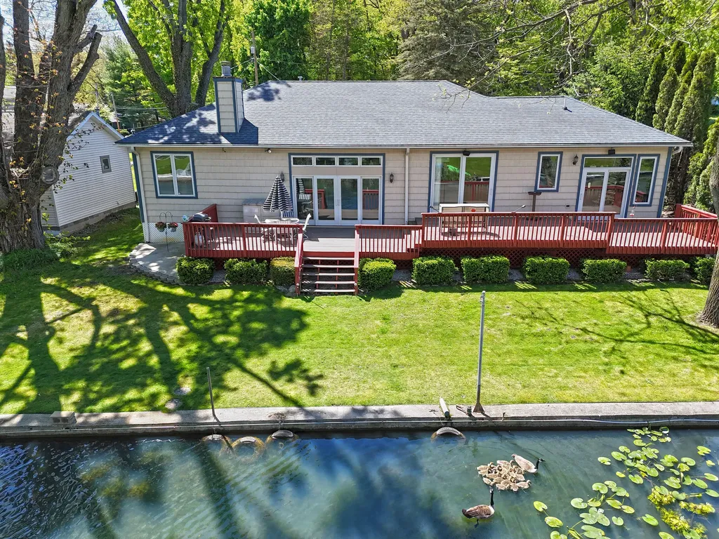 31886 W Lakeshore Drive Silver Creek Township MI 49047