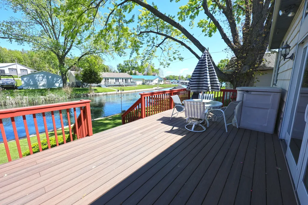 31886 W Lakeshore Drive Silver Creek Township MI 49047