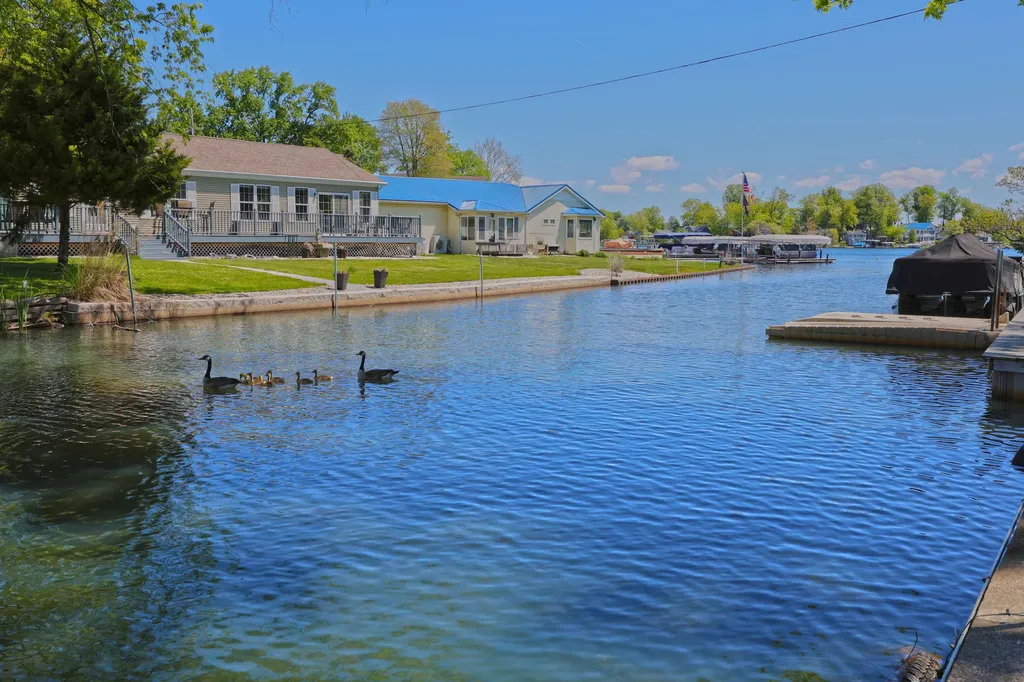 31886 W Lakeshore Drive Silver Creek Township MI 49047