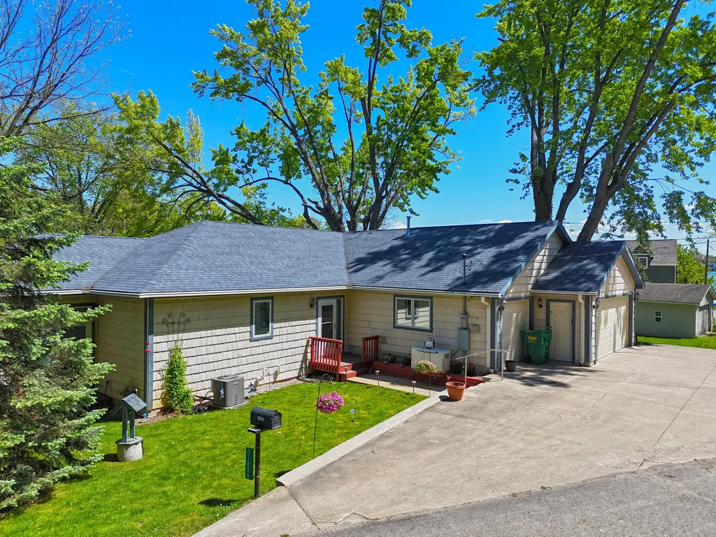 31886 W Lakeshore Drive Silver Creek Township MI 49047