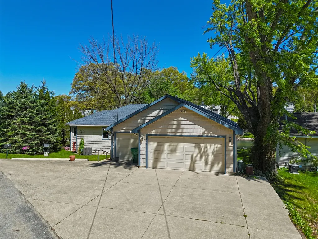 31886 W Lakeshore Drive Silver Creek Township MI 49047