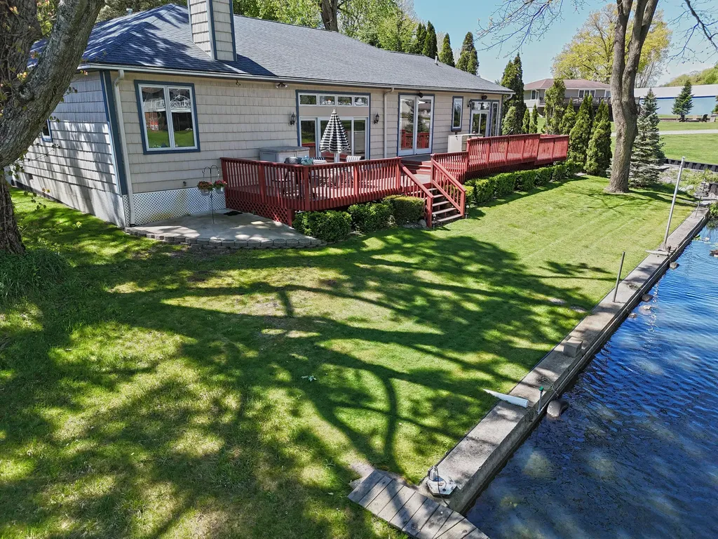 31886 W Lakeshore Drive Silver Creek Township MI 49047