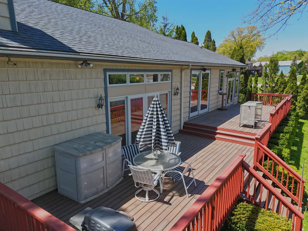 31886 W Lakeshore Drive Silver Creek Township MI 49047