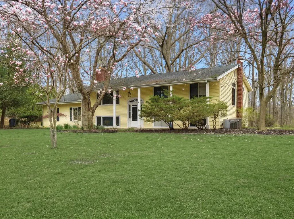 13970 Hollywood Boulevard Chikaming Township MI 49115