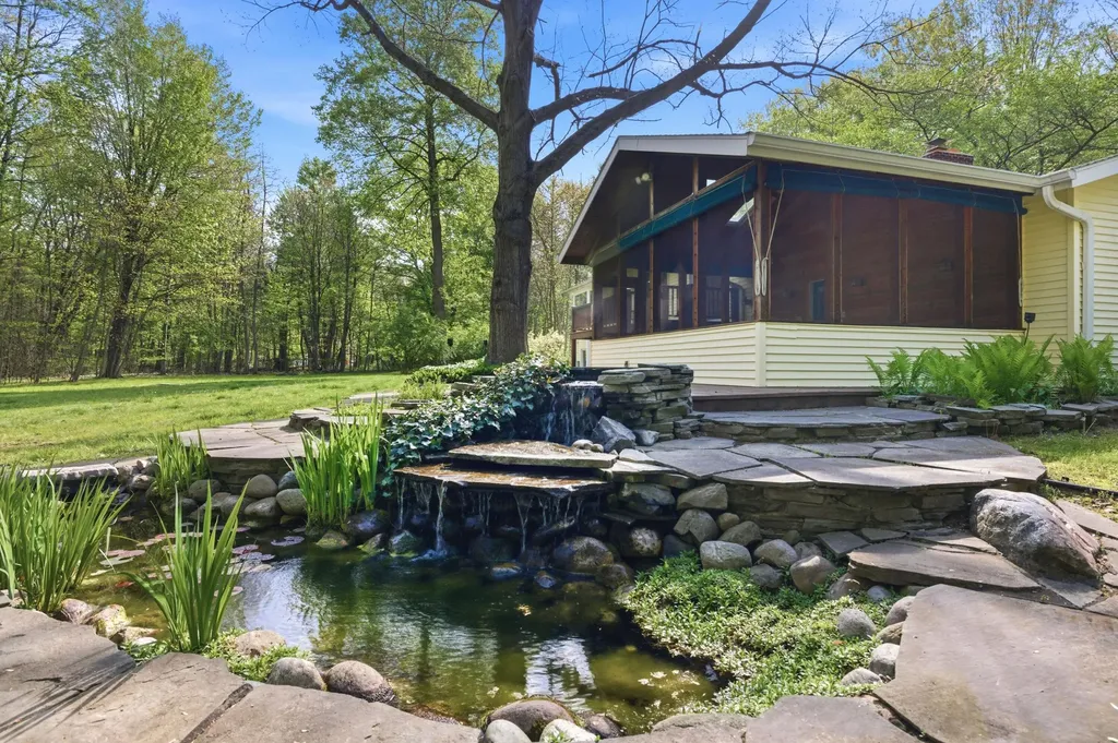 13970 Hollywood Boulevard Chikaming Township MI 49115
