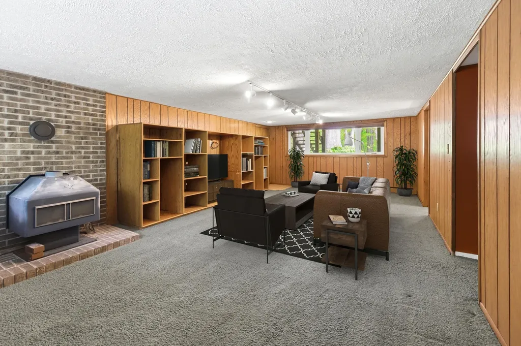 13970 Hollywood Boulevard Chikaming Township MI 49115