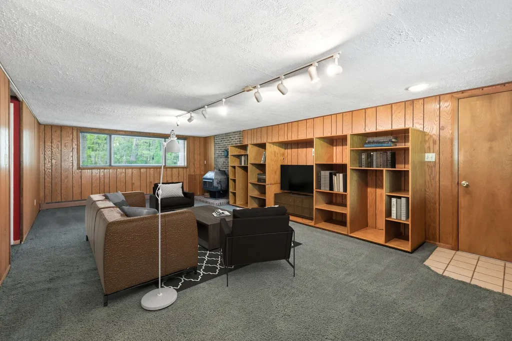 13970 Hollywood Boulevard Chikaming Township MI 49115