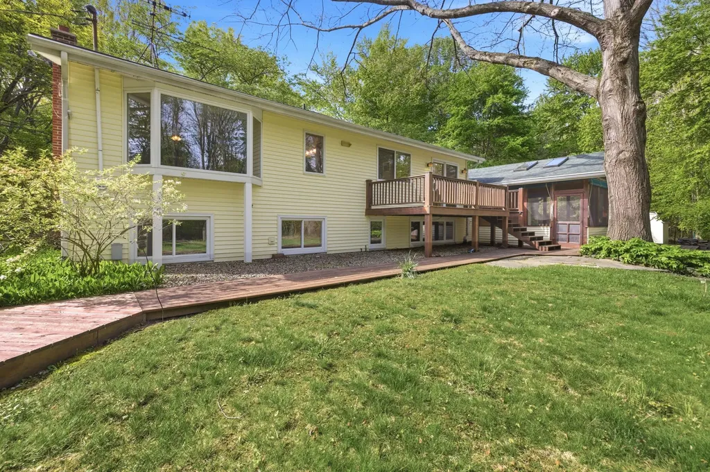 13970 Hollywood Boulevard Chikaming Township MI 49115