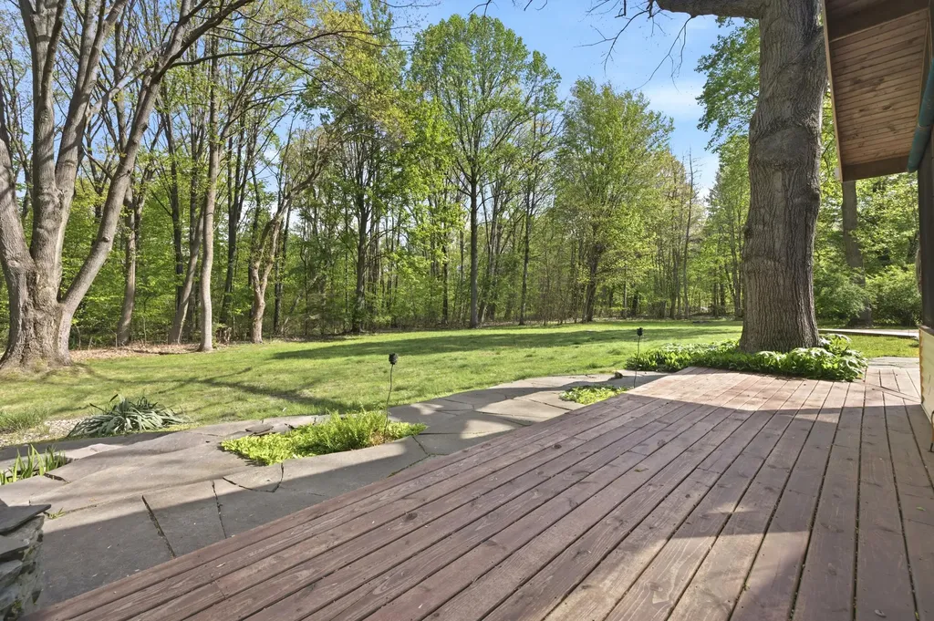 13970 Hollywood Boulevard Chikaming Township MI 49115