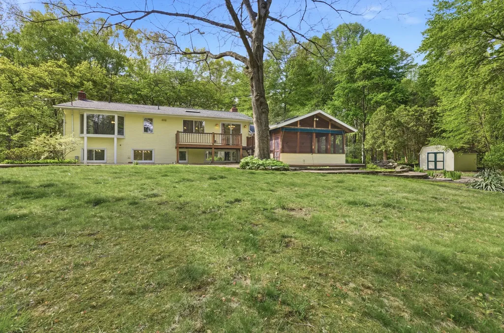 13970 Hollywood Boulevard Chikaming Township MI 49115