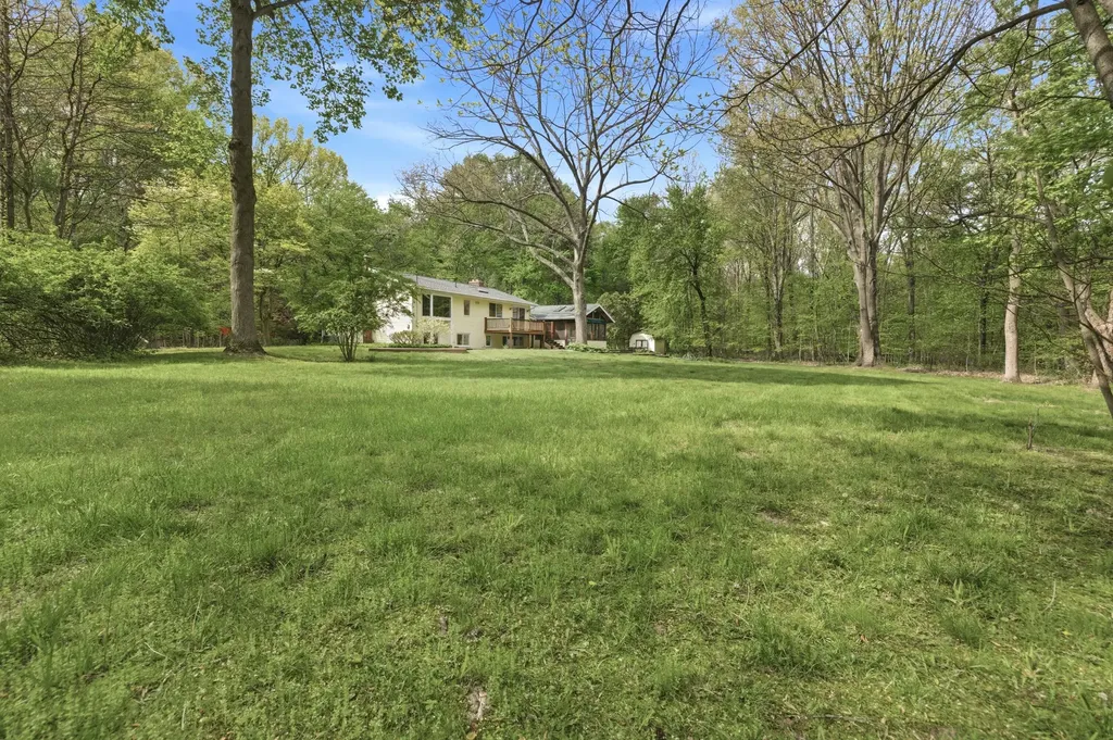 13970 Hollywood Boulevard Chikaming Township MI 49115
