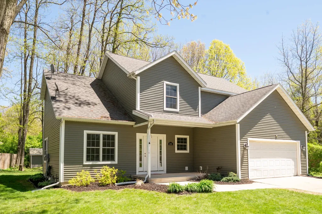 1401 Whispering Trail Benton Charter Township MI 49022
