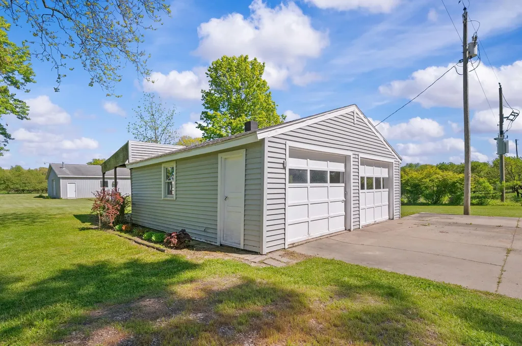 8498 Lake Road Berrien Township MI 49102