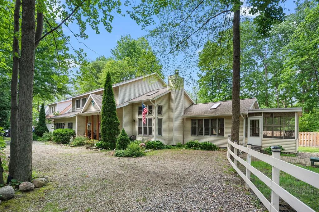 9177 Shady Lane Chikaming Township MI 49116