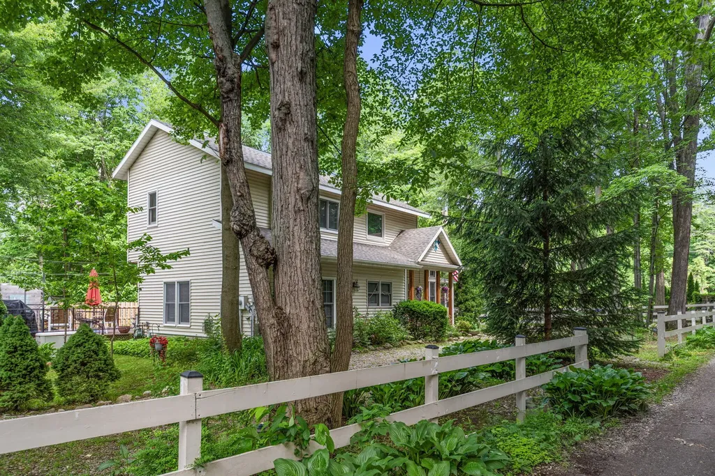 9177 Shady Lane Chikaming Township MI 49116