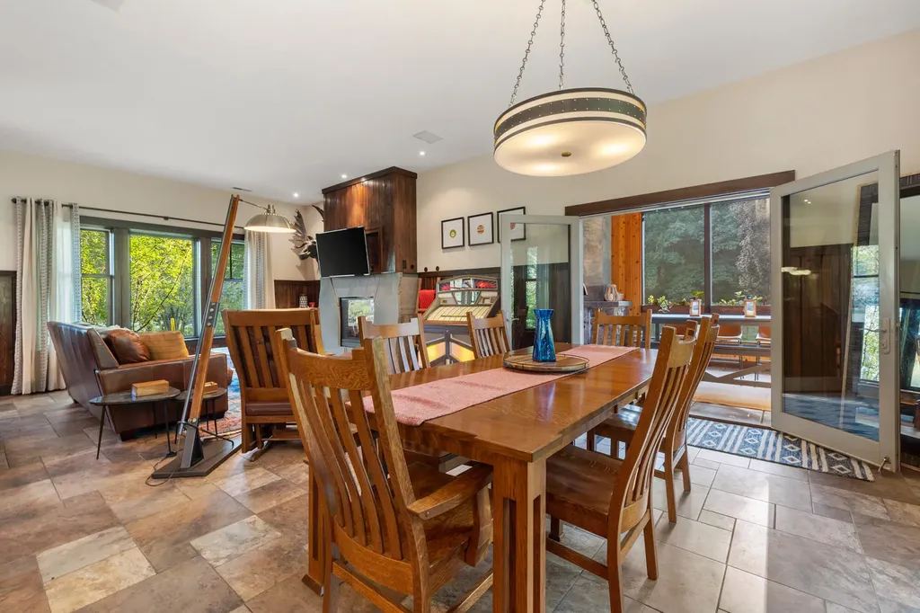 13868 Jane Way Chikaming Township MI 49125