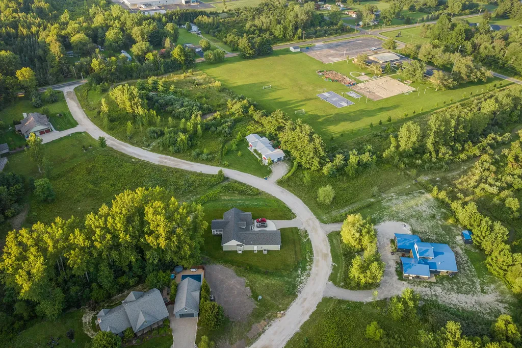 13868 Jane Way Chikaming Township MI 49125