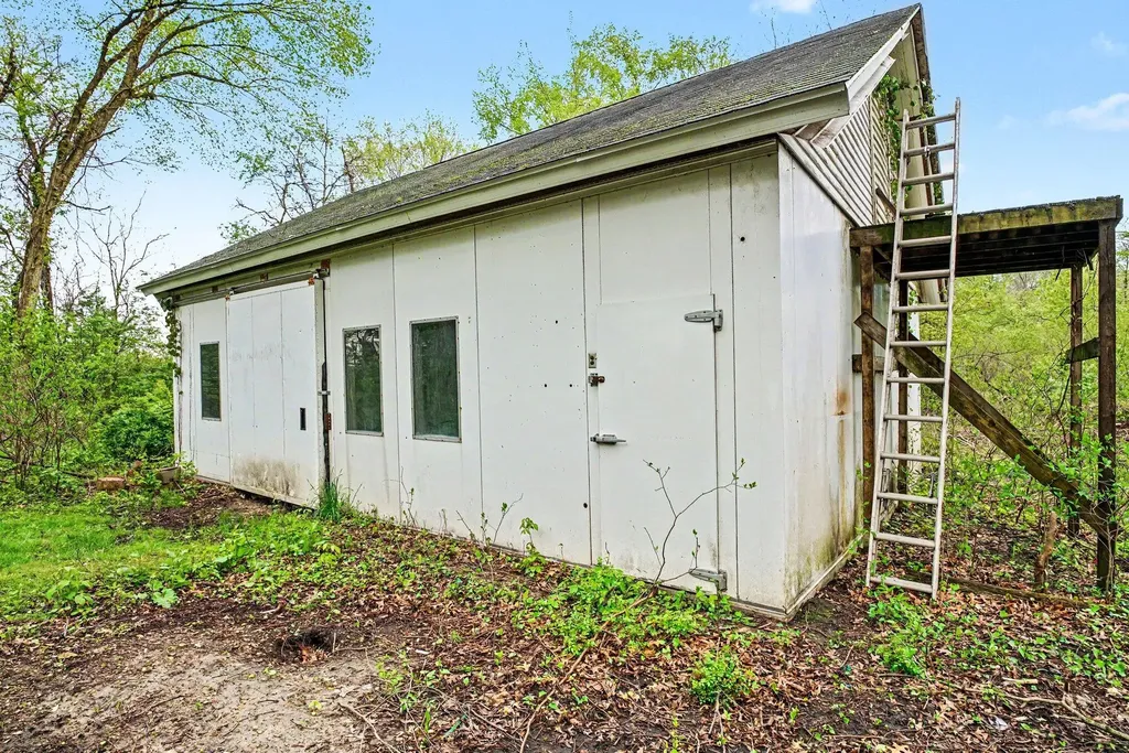 28810 Coulter Street Howard Township MI 49112