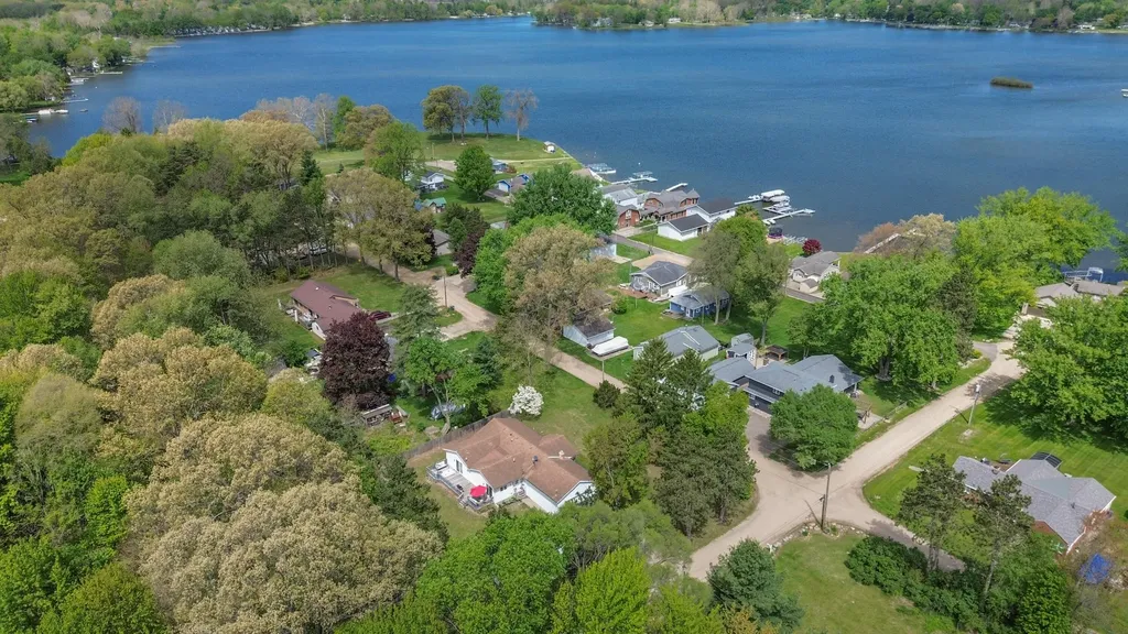45523 Eleanor Drive Decatur Township MI 49045