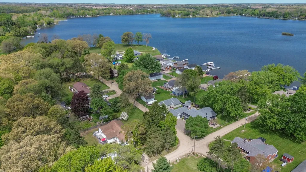 45523 Eleanor Drive Decatur Township MI 49045